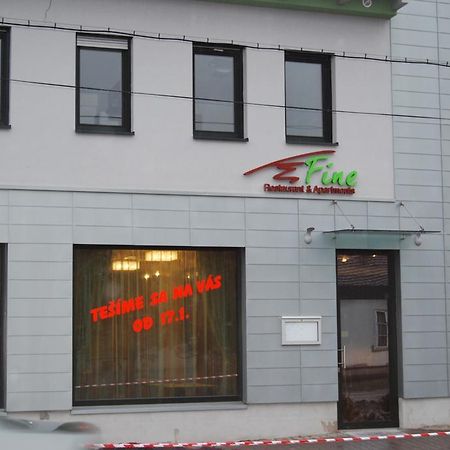 Fine Restaurant & Apartments Malacky Buitenkant foto