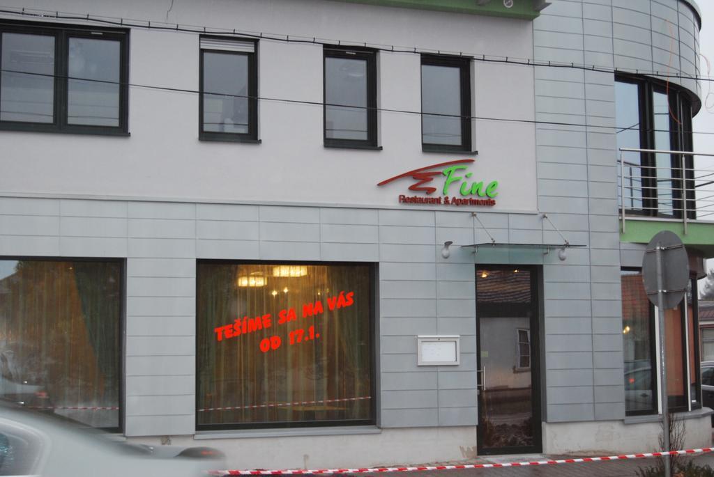 Fine Restaurant & Apartments Malacky Buitenkant foto