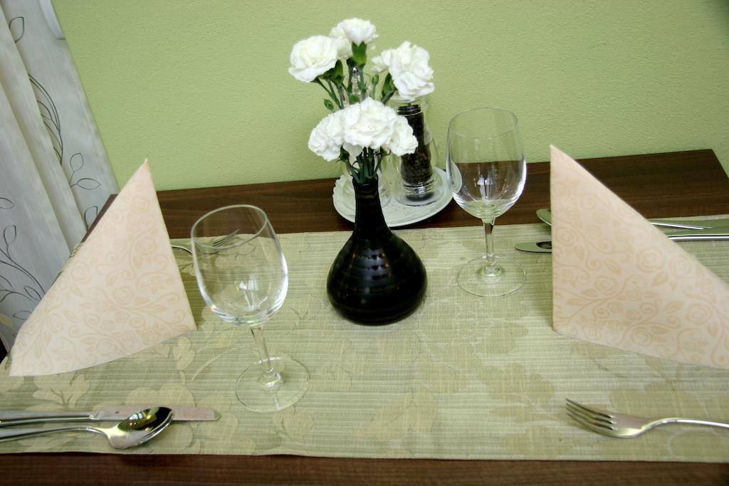 Fine Restaurant & Apartments Malacky Kamer foto