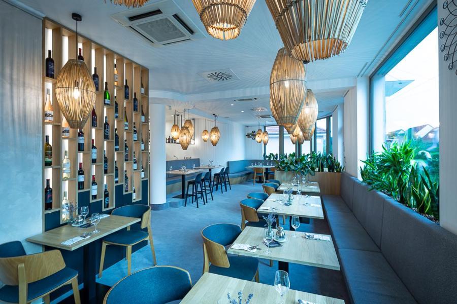 Fine Restaurant & Apartments Malacky Buitenkant foto